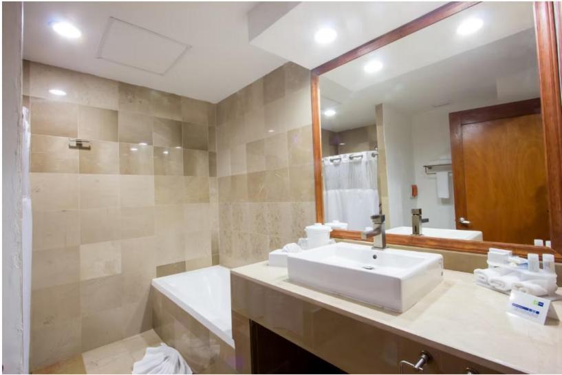Express Nuevo Laredo, An Ihg 4*